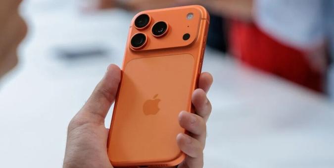 Хочу ввезти в Беларусь из Польши iPhone 17 стоимостью 1500 долларов США. Буду следовать на легковом автомобиле. Нужно ли декларировать товар и уплачивать платежи?