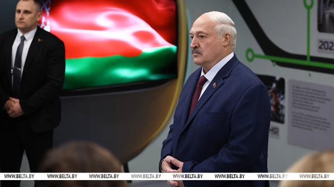 Президент Беларуси Александр Лукашенко 31 декабря во время посещения холдинга "Горизонт" дал официальный старт массовому роботизированному производству телевизоров с искусственным интеллектом