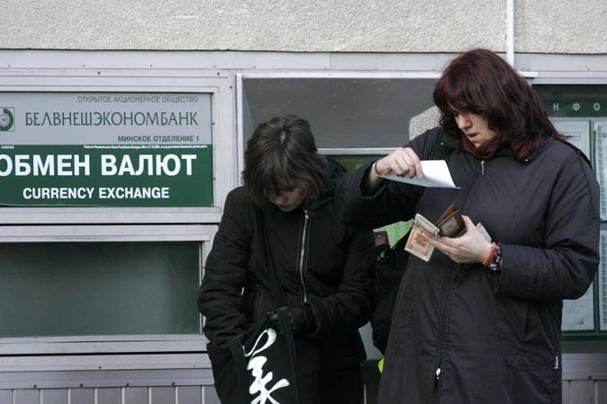 Жители Могилевщины по-прежнему остаются чистыми продавцами валюты 