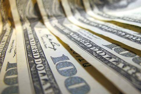 Население Беларуси в январе-мае сократило чистое предложение валюты на 31%