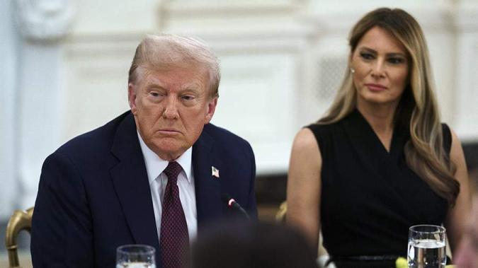 Лукашенко передал подарки Трампу и его супруге Мелании