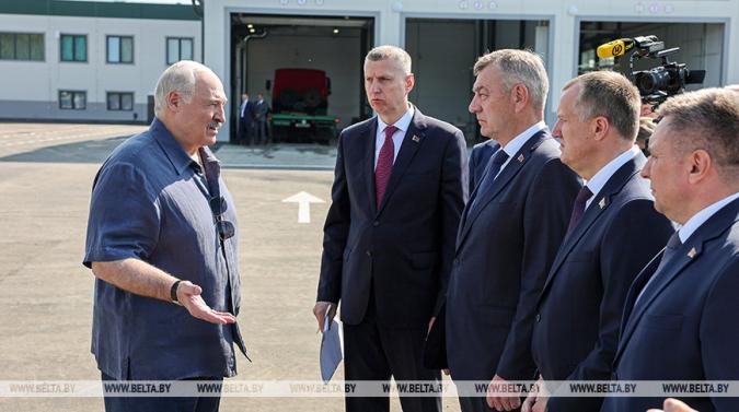 Президент Беларуси Александр Лукашенко 13 июля во время рабочей поездки в Шкловский район посетил реконструируемый комплекс зданий ремонтных мастерских