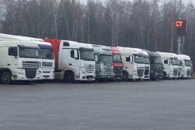 ГТК: на специально оборудованных площадках вблизи границы уже размещено 800 литовских грузовиков