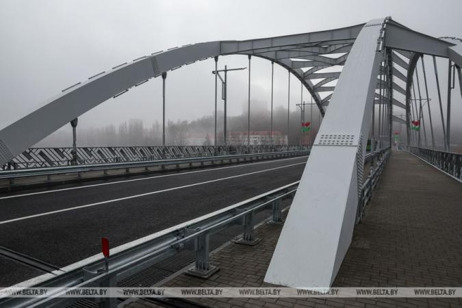 Президент Беларуси Александр Лукашенко 6 ноября в преддверии Дня Октябрьской революции в Мозыре принял участие в церемонии открытия обновленного моста через Припять